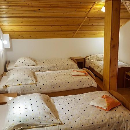 Rooms With Shared Kitchen Zver, Great For Hikers Hudajuzna Esterno foto