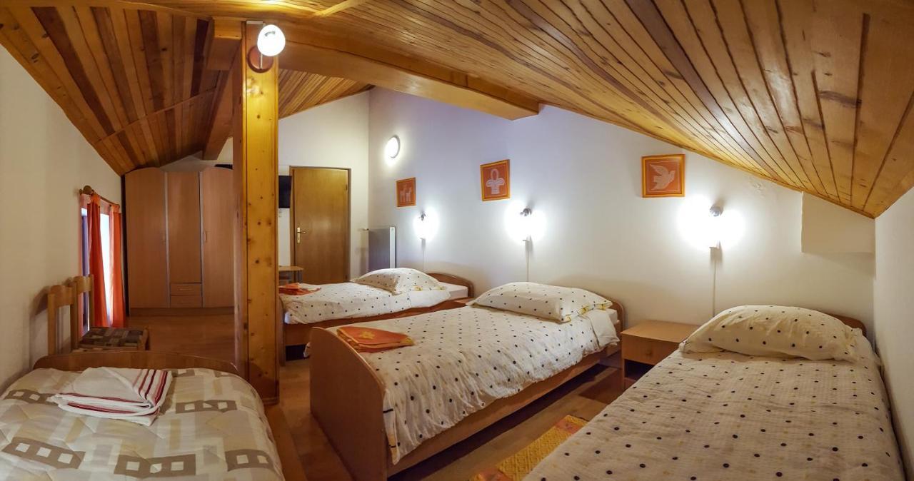 Rooms With Shared Kitchen Zver, Great For Hikers Hudajuzna Esterno foto