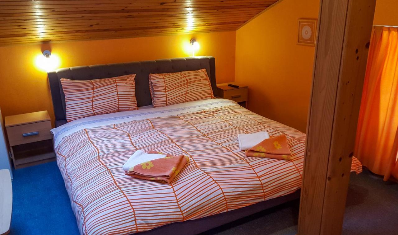Rooms With Shared Kitchen Zver, Great For Hikers Hudajuzna Esterno foto