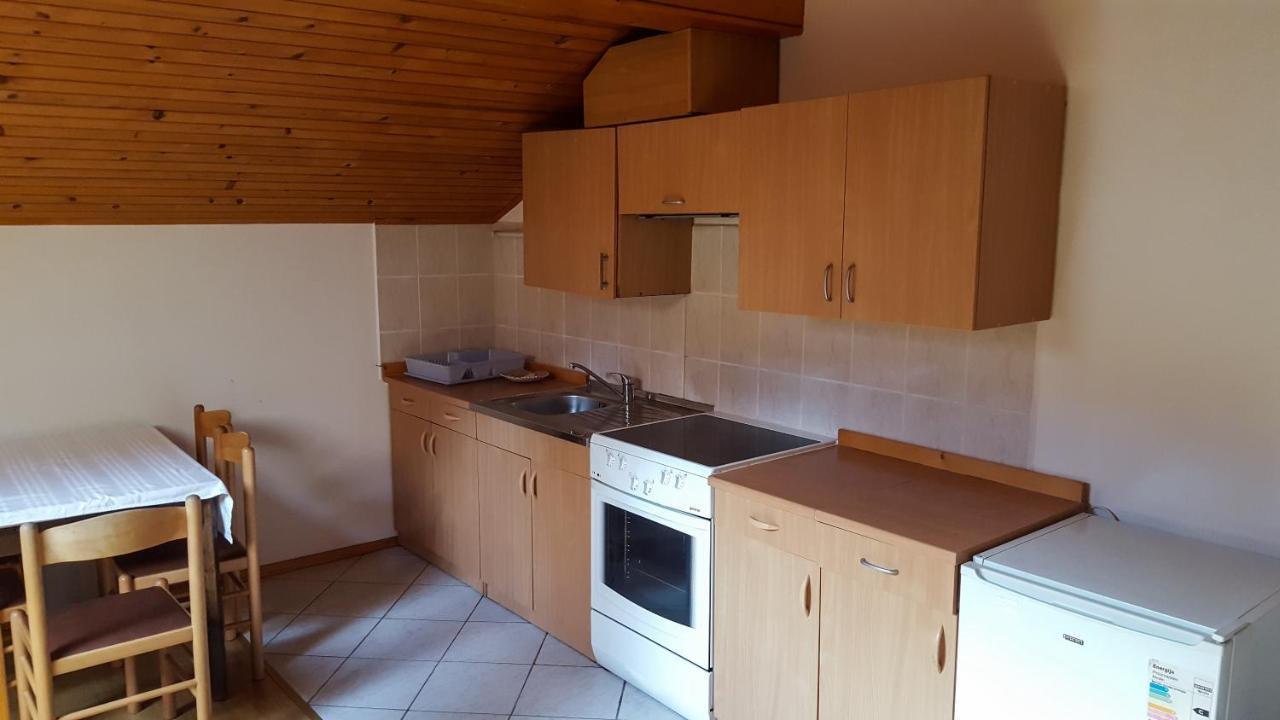 Rooms With Shared Kitchen Zver, Great For Hikers Hudajuzna Esterno foto